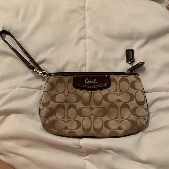 Handbags - Coach wristlet